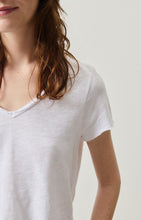 Load image into Gallery viewer, Sonoma V-neck T Shirt in White
