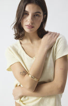 Load image into Gallery viewer, Sonoma V Neck T-Shirt in Vanilla Vintage
