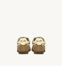 Load image into Gallery viewer, Windspin Low Trainers in Suede/Leather/Couro/Rutabaga
