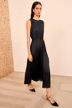 Load image into Gallery viewer, Flanna Pleated Midi Dress in Noir

