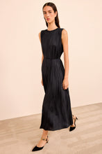 Load image into Gallery viewer, Flanna Pleated Midi Dress in Noir
