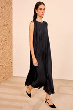 Load image into Gallery viewer, Flanna Pleated Midi Dress in Noir
