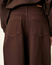 Load image into Gallery viewer, Dalt 5 Pocket Jeans in Coffea
