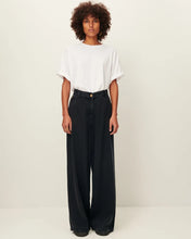 Load image into Gallery viewer, Dalt 5 Pocket Jeans in Black
