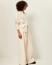 Load image into Gallery viewer, Lady D Blouse in Fleur de Sel
