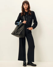 Load image into Gallery viewer, Alberwool Straight Leg Pleated Pant in Black
