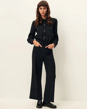 Load image into Gallery viewer, Alberwool Straight Leg Pleated Pant in Black
