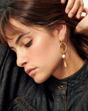 Load image into Gallery viewer, Toti Pearl Earrings Gold
