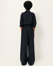 Load image into Gallery viewer, Wiltonia Shirt with Pockets in Navysand
