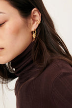 Load image into Gallery viewer, Norte Turtleneck In Ganache
