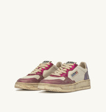 Load image into Gallery viewer, Super Vintage Low Top Trainers in Metal/Leather Fuchsia/Violet
