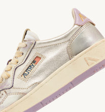 Load image into Gallery viewer, Super Vintage Low Top Trainers in Platinum &amp; Lilac Leather
