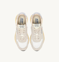 Load image into Gallery viewer, Reelwind Low Top Trainers in Suede/ Nylon/ Net White/ Silver
