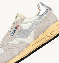 Load image into Gallery viewer, Reelwind Low Top Trainers in Suede/ Nylon/ Net White/ Silver
