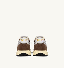Load image into Gallery viewer, Reelwind Low Top Trainers in Nylon/ Crack White Tundra
