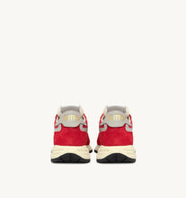 Load image into Gallery viewer, Reelwind Low Top Trainers in Nylon/ Crack White/ Red
