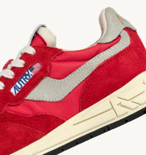 Load image into Gallery viewer, Reelwind Low Top Trainers in Nylon/ Crack White/ Red
