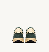Load image into Gallery viewer, Reelwind Trainers in Suede/Net Bottle
