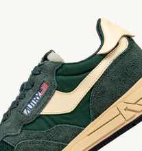 Load image into Gallery viewer, Reelwind Trainers in Suede/Net Bottle
