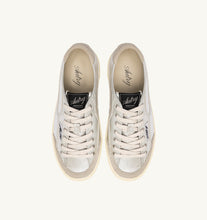 Load image into Gallery viewer, Windscape Low Top Trainers in Laminated Canvas/ Suede Silver
