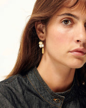 Load image into Gallery viewer, Soren Pearl Earrings in Gold
