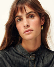 Load image into Gallery viewer, Soren Pearl Earrings in Gold
