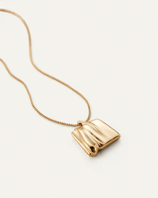Load image into Gallery viewer, Sundra Pendant Necklace in Gold
