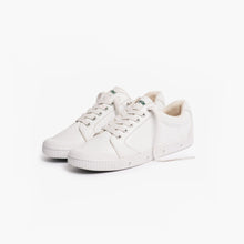 Load image into Gallery viewer, Low Top Crackled Leather in White
