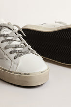 Load image into Gallery viewer, Hi-Star Trainers in White/Dark Blue

