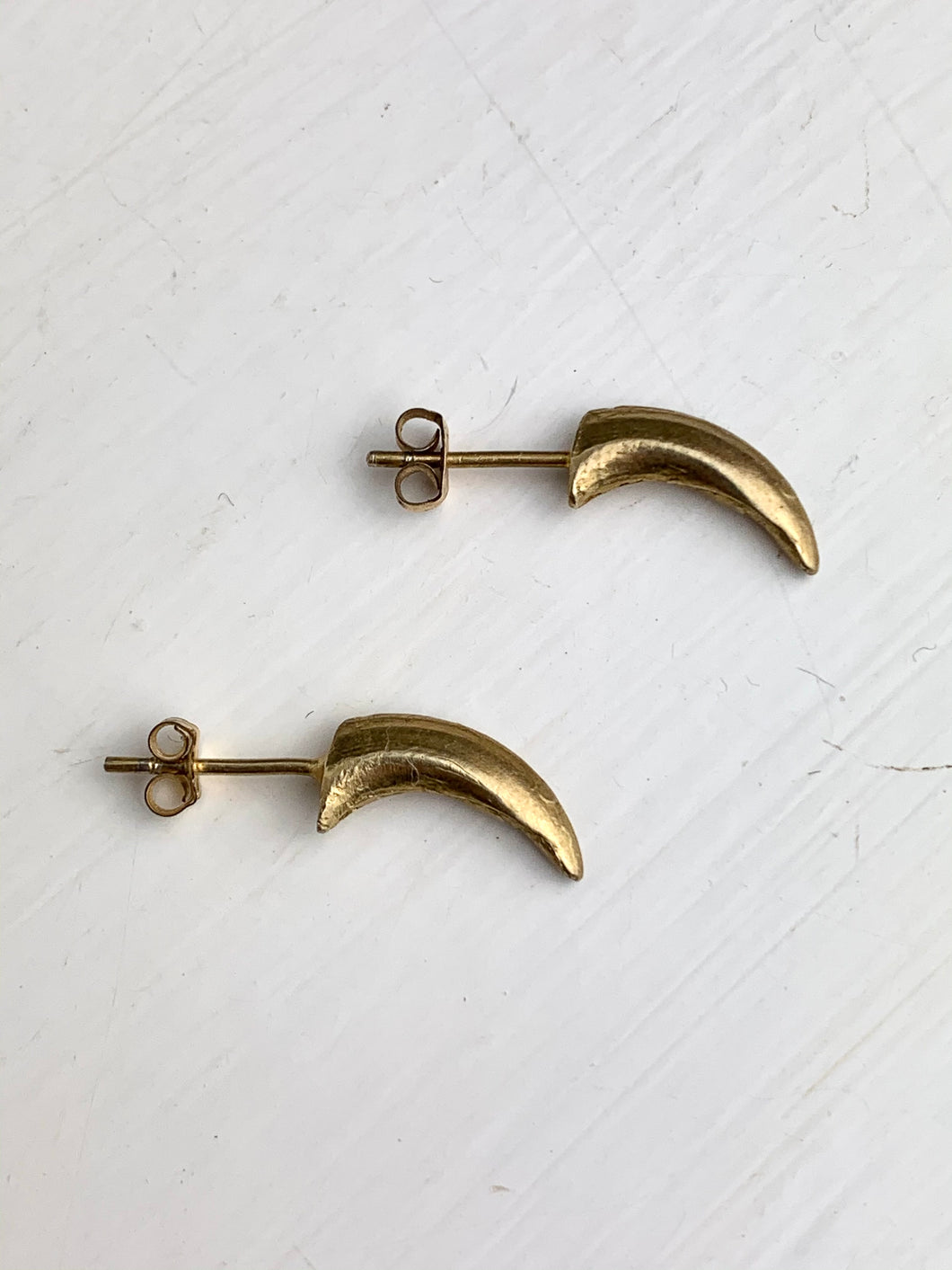 Totem Claw Studs Earrings in Gold